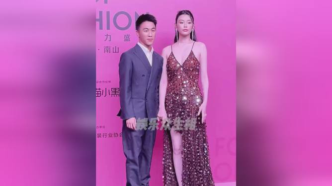 何猷君与奚梦瑶红毯携手，星光下的爱情与潮流之夜