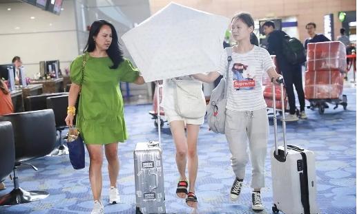 网红偷拍情侣直播亲昵与过安检全攻略，初学者与进阶用户指南