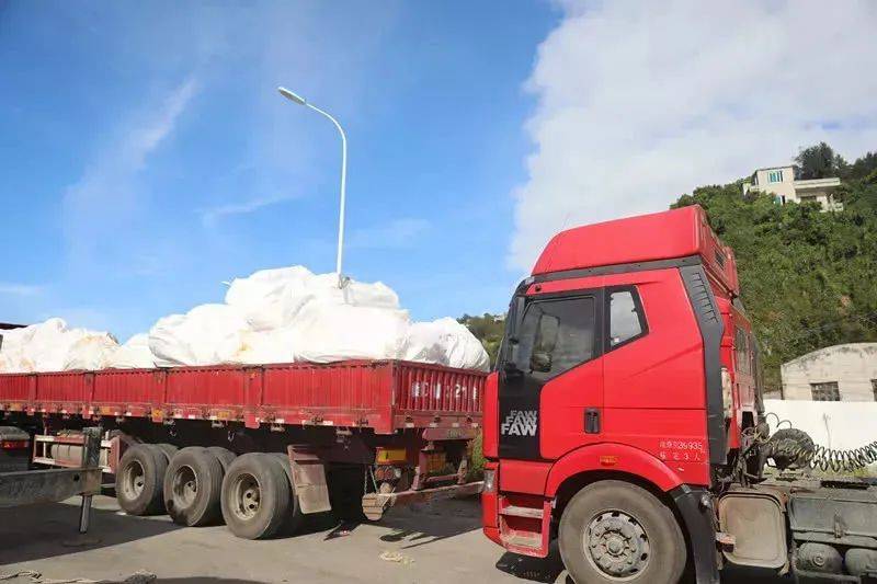 夹藏旧中巴车于出口货物被海关查获事件引发关注，透视各方观点