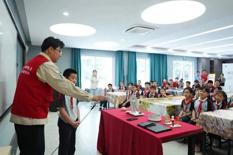 幼儿园老师殴打