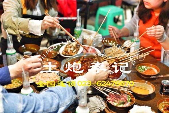 网红云南阿奎离世，留下的独特小巷美食记忆成为永恒纪念