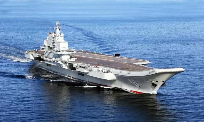 大陆航母过航台湾海峡？外交部回应背后的政治与外交考量。