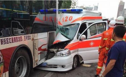 救护车送错医院致人死亡事件，家属获赔百万，心灵慰藉与自然之旅带来启示