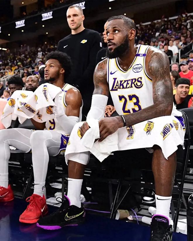 NBA历史首次父子同台，荣耀传承的篮球之夜