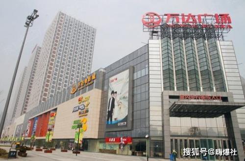 王健林与苏宁债务风波背后的隐秘小巷，探寻特色小店揭秘风波真相