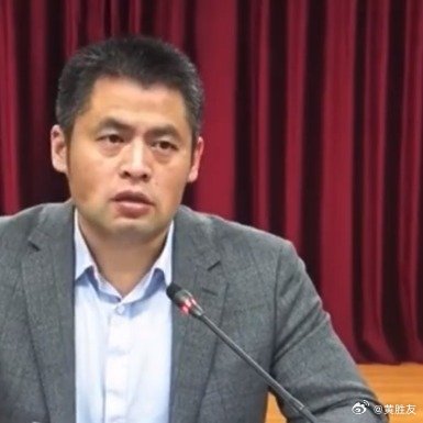 官员酒后亲吻他人妻子事件背后，道德伦理与权力边界的反思