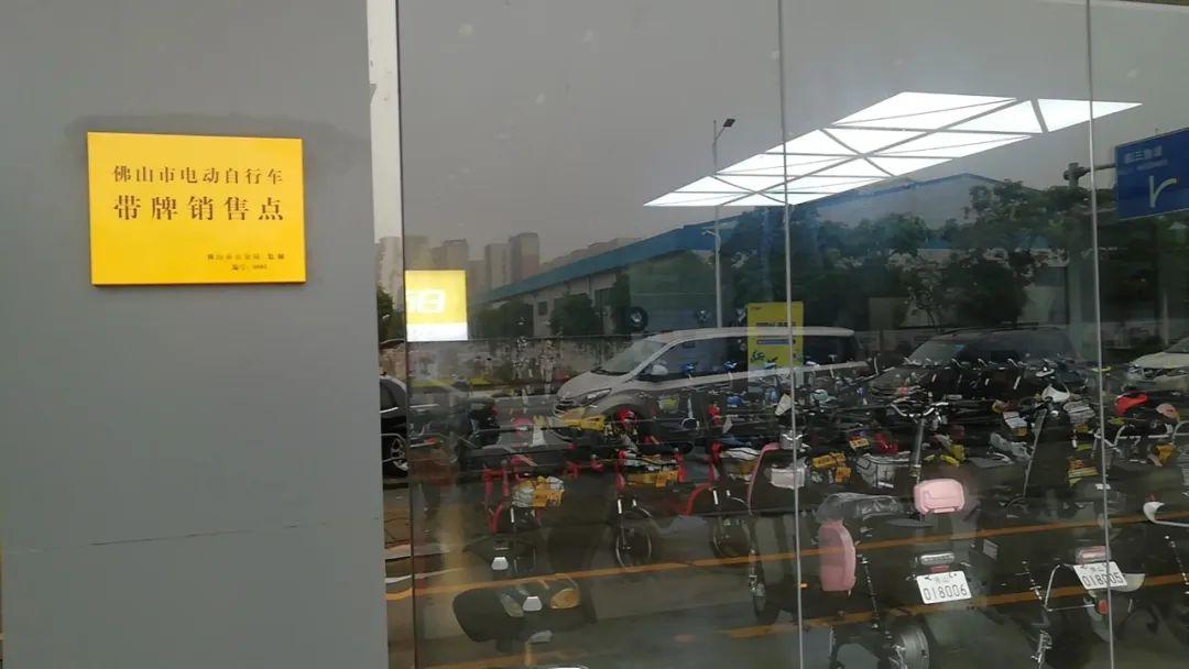 男子酒后泄愤从高空扔下自行车，愤怒背后的力量与自信挑战