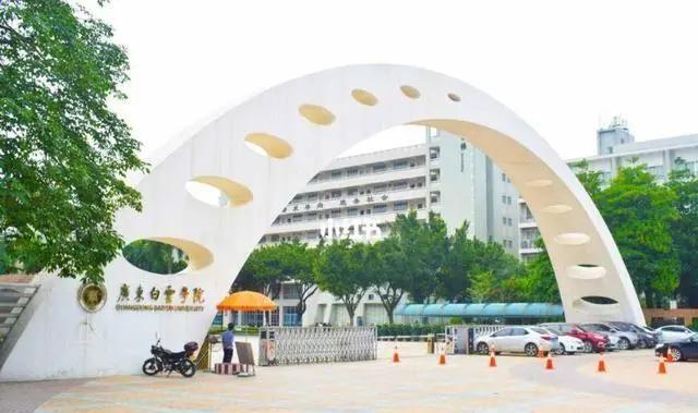 学院回应新生入学变化，面对放弃入学现象，自信与成长旋律的回应