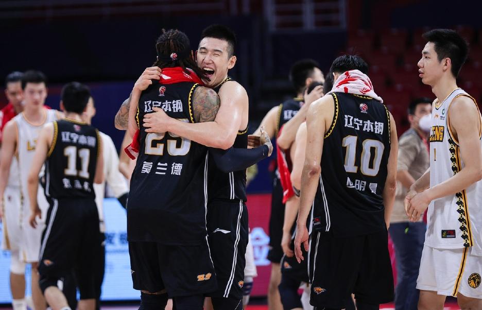 NBA官网专家揭秘西部季后赛席位预测，趣事与情感纽带背后的展望