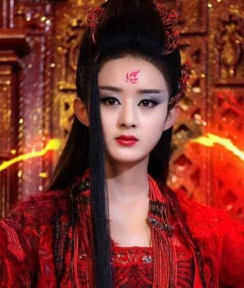 赵丽颖与李沁的深情拥抱，星光下的友情见证