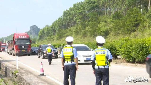 四川高速交警回应老头乐逆行引发车祸事件，安全驾驶，人人有责！