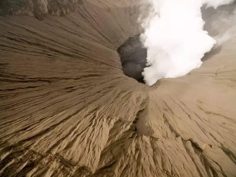 国足球员坚定决心，志在必胜印尼，自然之旅展现胜利呼唤