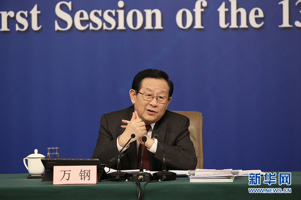 华春莹发图对比中美电动汽车贸易，变化、学习与自信的力量展现中国发展态势与应对挑战的智慧。
