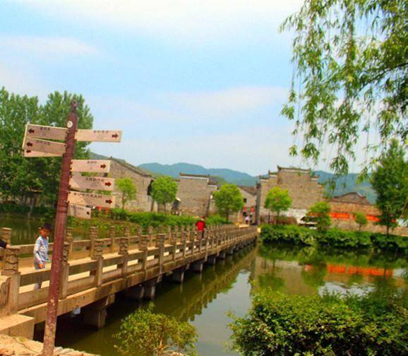 长春一村小仅余一名学生，当地回应与昔日繁华的对比