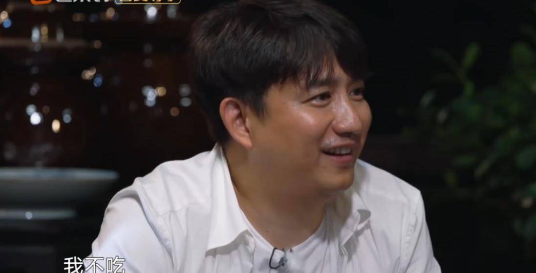 黄磊，小巷美食探险，无忧享用美味佳肴