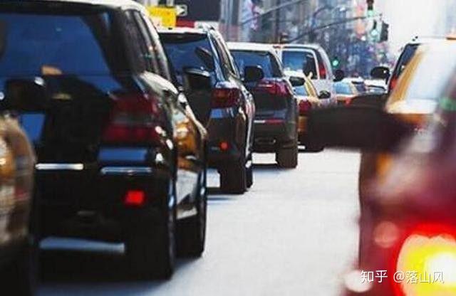 网约车司机与乘客口角引发高速弃客事件，观点分析