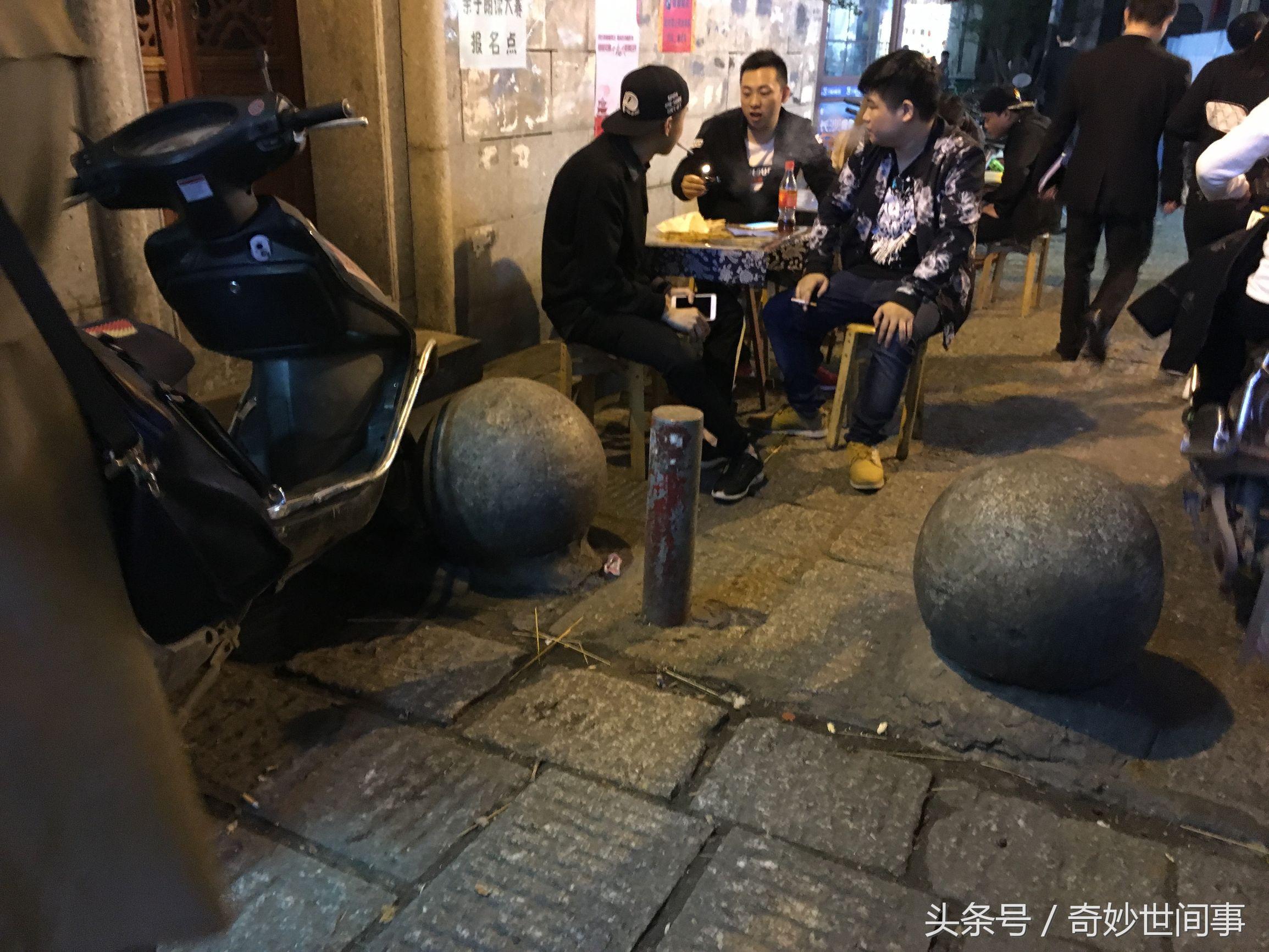 小巷深处的秘密，父亲为儿子维权与特色小店的奇遇
