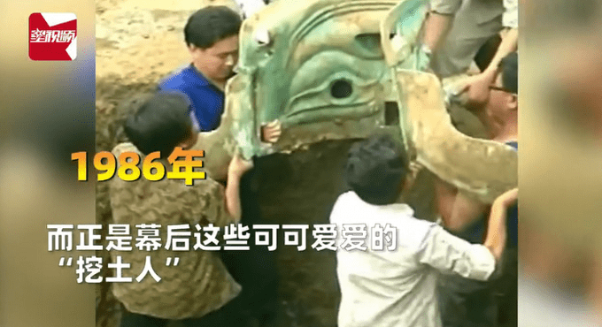 城管回应游客铜人合影争议，日常趣事背后的温情纽带与费用揭秘