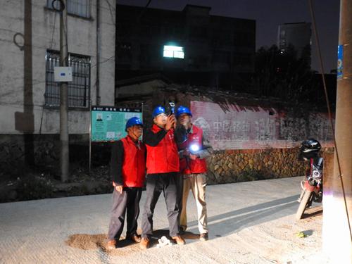 男子醉酒睡马路，民警夜巡暖心救助，详细步骤指南与标题概述