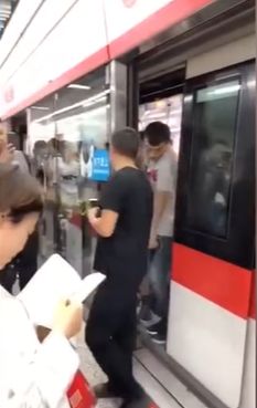 女子高铁睡过站引发紧急制动事件，多角度分析探讨其影响与责任探讨