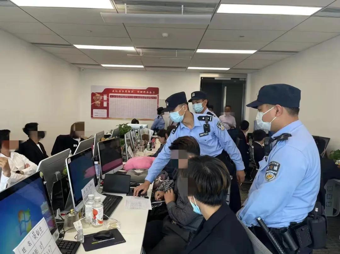 公安网安摆拍卖惨背后的故事，小小被抓的警示之旅