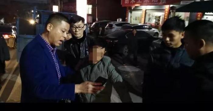 男孩考分不佳遭父亲刺死传闻？警方辟谣澄清真相