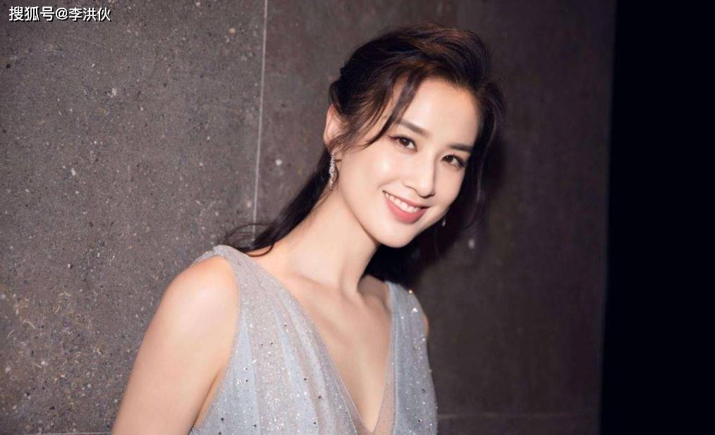 黄圣依不再离婚风波，温馨日常趣事不断，婚姻生活回归和谐状态。