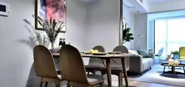 年轻人卧室穷养与电竞房富养现象观察