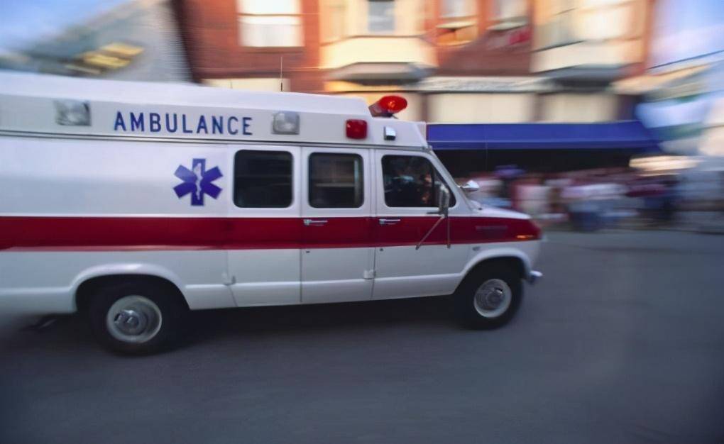 救护车送错医院致人死亡责任归属，自然美景背后的医疗责任探讨