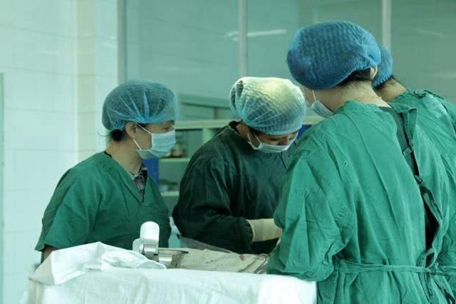 医院回应双胞胎产检正常却胎死腹中，科技引领母婴健康新时代挑战与反思