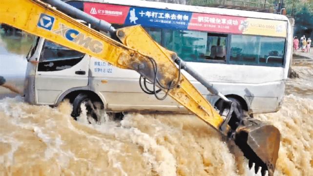村主任励志故事，官方辟谣与正能量传递之路