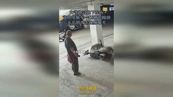 大爷边乞讨边刷视频，活出真我，励志生活的变迁