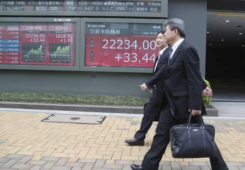 跨境ETF遭遇高位赎回，家庭温情与股市投资的奇妙旅程