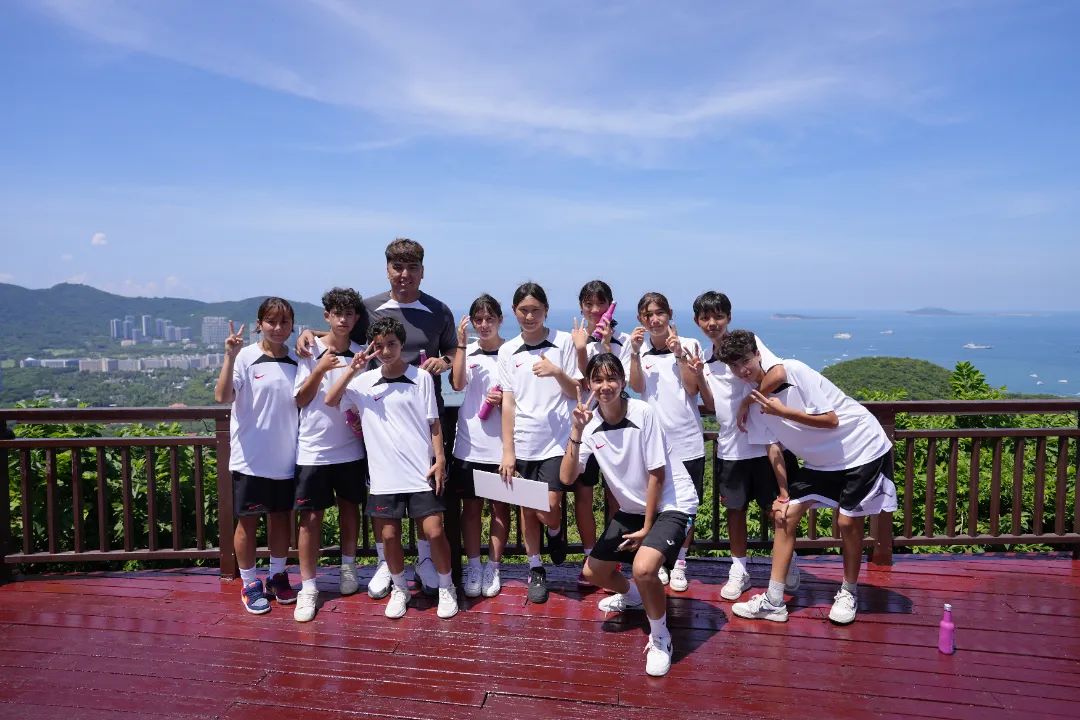 新疆足球少年的奋斗之路，努力成为职业球员的梦想之旅