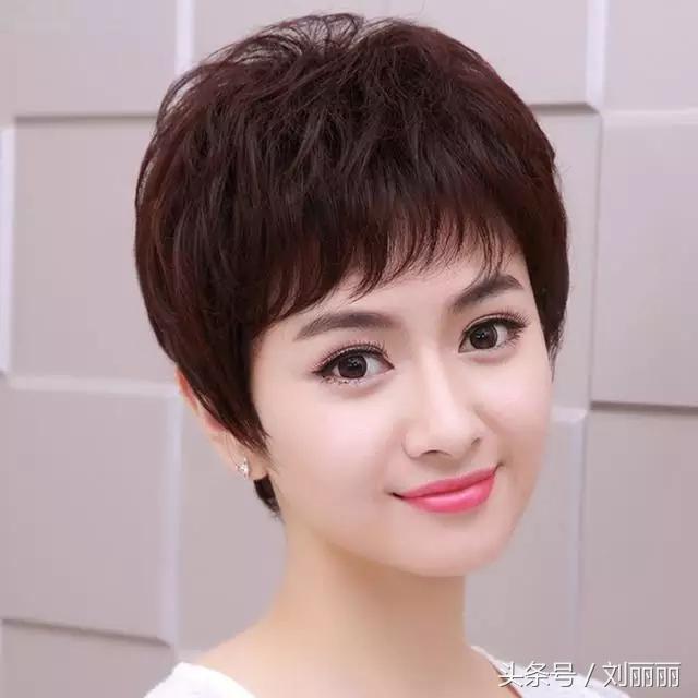 小巷深处的时尚秘境，探索最新30岁女性短发发型