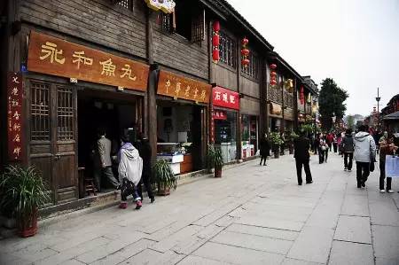 肺炎最新国际动态与巷弄深处的独特小店探秘