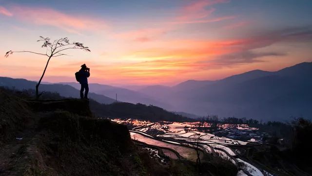 寇壮与自然美景的奇妙邂逅，探寻内心平和之旅