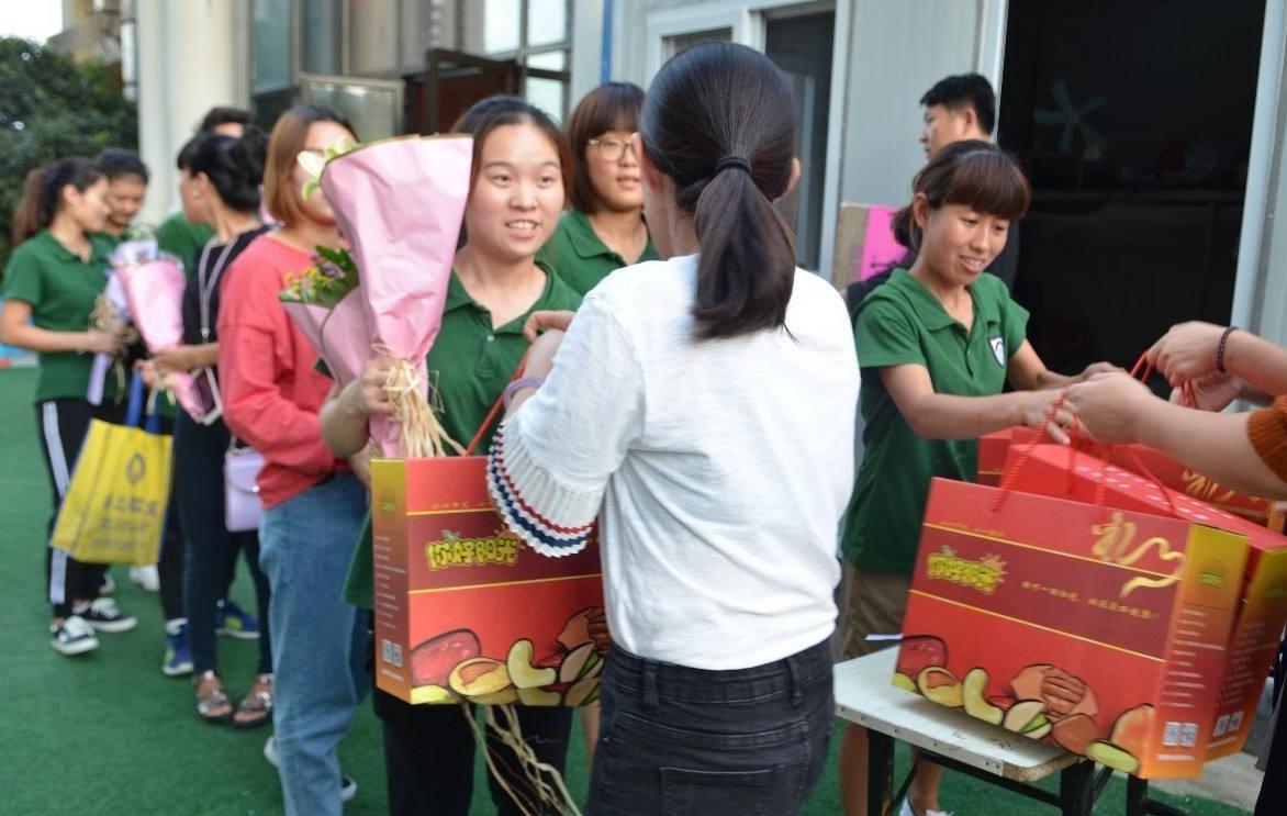 教师收礼最新趋势，影响与讨论概述
