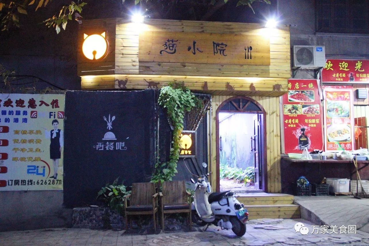 成功最新上映与小巷深处的特色小店，电影与美食的双重魅力