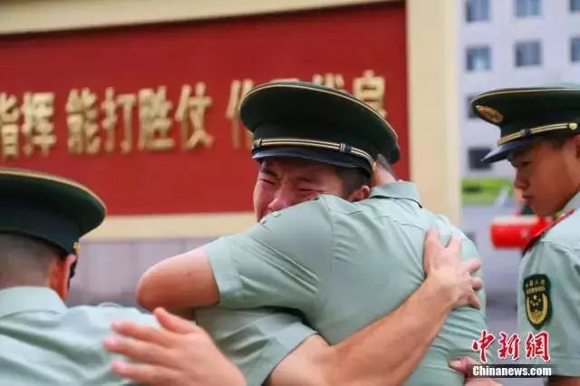 最新军人退伍政策下的温馨故事与解读