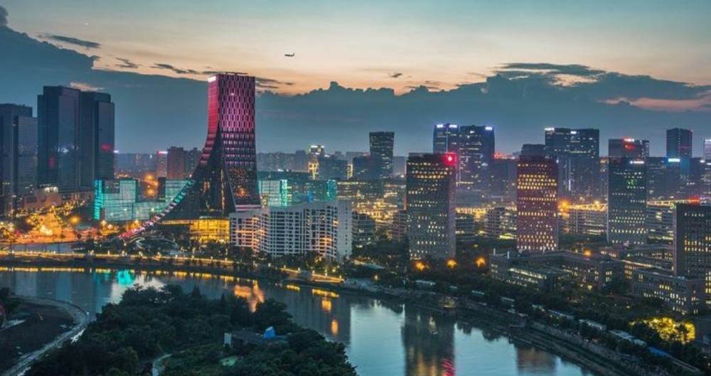 国中城市最新,国中城市最新，变化中的力量，学习带来的自信与成就感