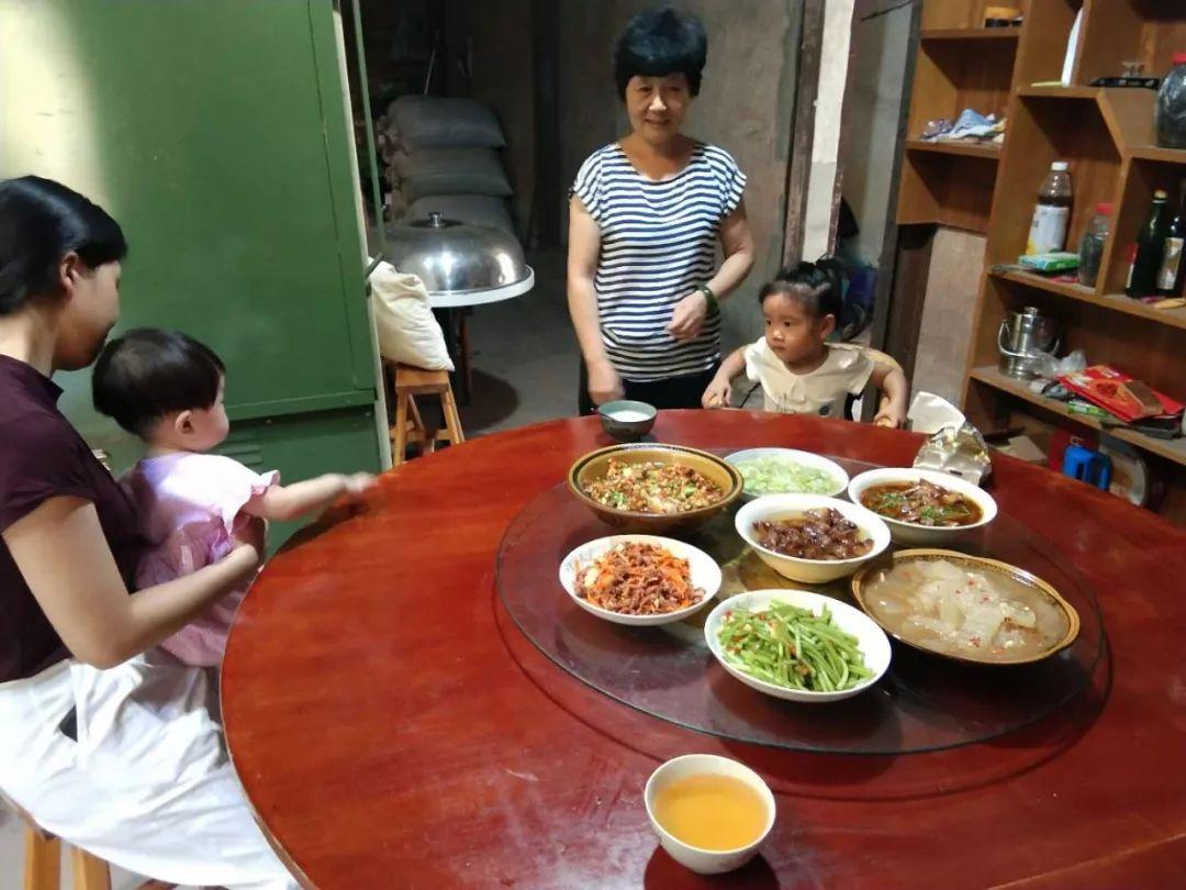 武夷山隐藏小巷中的秘密小店探索之旅