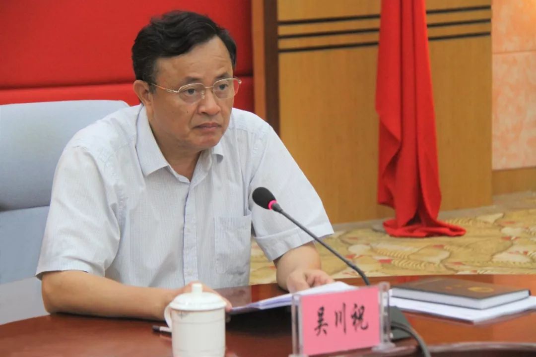 乐东新任书记的温馨日常风采展示