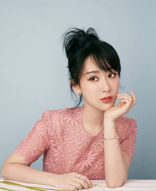 杨紫最新写真，力量与自信的绽放之美