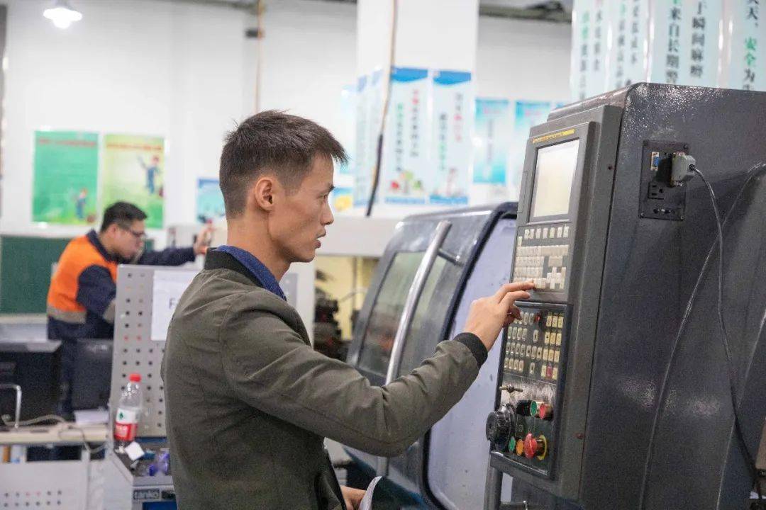 数控加工比赛，匠心与温情的展现