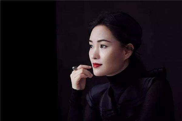 演员于丽丽，舞台与人生的蜕变——自信与成就感的源泉
