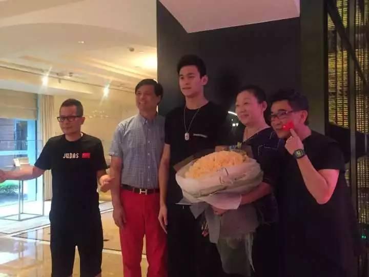 比赛的英文短语——赛场上的友谊与欢乐故事
