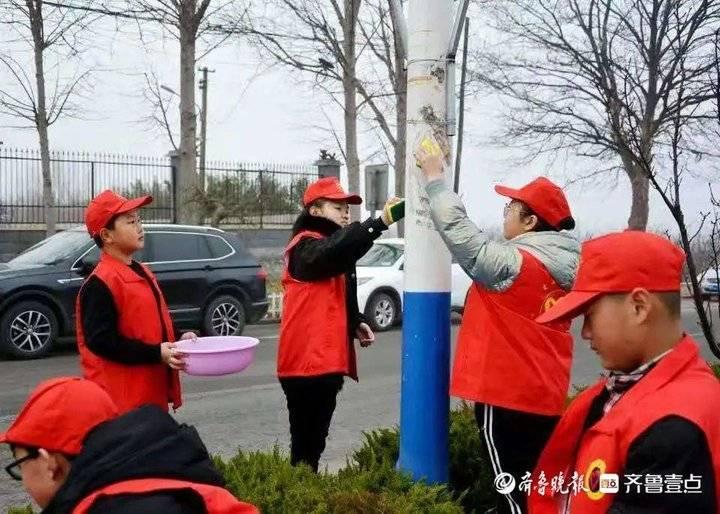 俄演员的舞台与人生，变化中的自信与成就感之旅