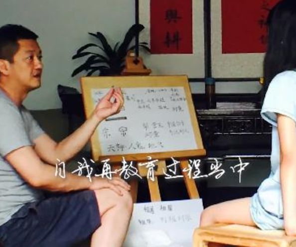 张游泳新动态，小巷深处的独特风味之旅探索