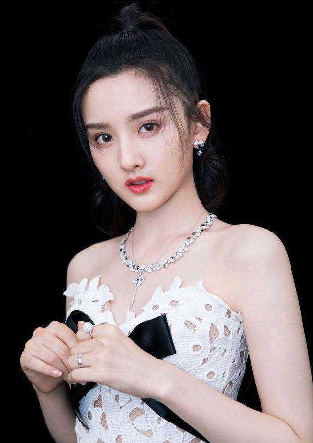 宋祖儿最新璀璨照片，明星闪耀时代之美